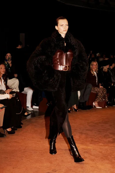 Look 11